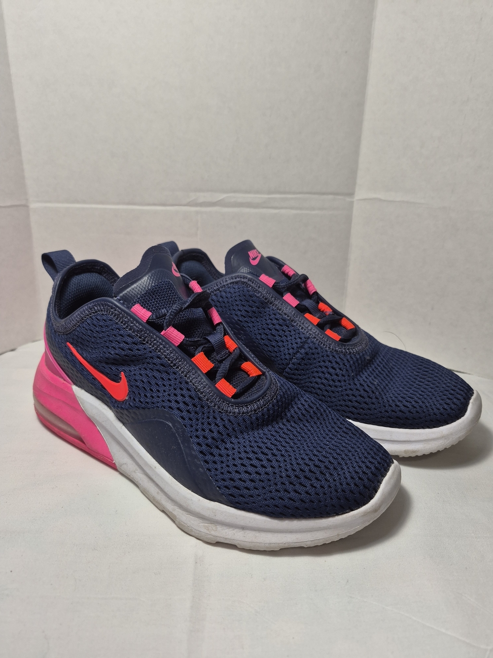 Nike Navy Mesh Women's Sneakers with Hot Pink And White Size 5.5